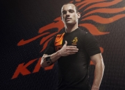 九游体育直播-引擎轰鸣与绿茵传奇，当F1新赛季之夜遇见萨拉赫的救赎