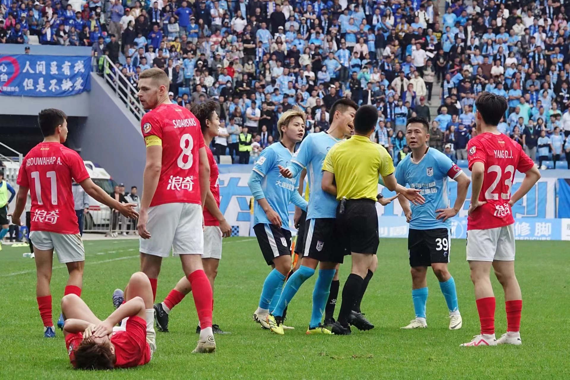 柏林赫塔出售核心球员，引发球迷不满