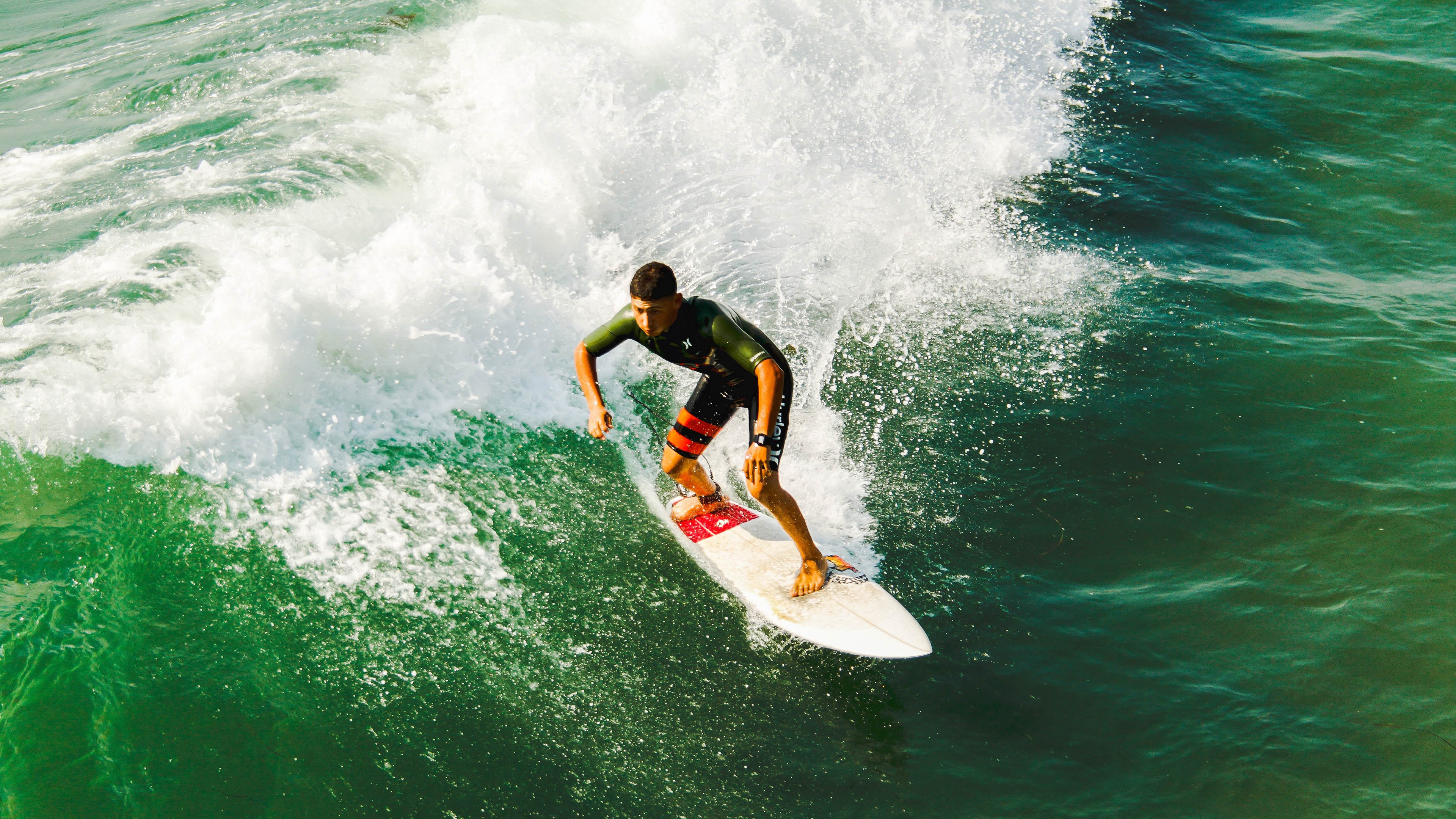欧文数据全面爆炸!新疆队对阵热火,一场跨越篮球文化的对话