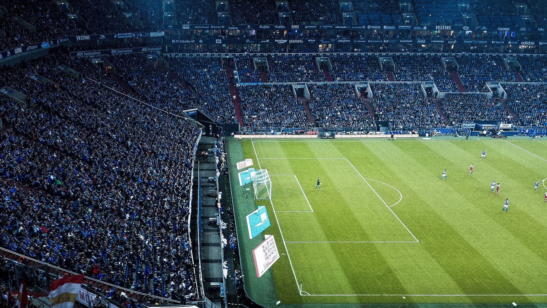 F1新赛季揭幕战与绿军战术压制，速度与策略的双重奏