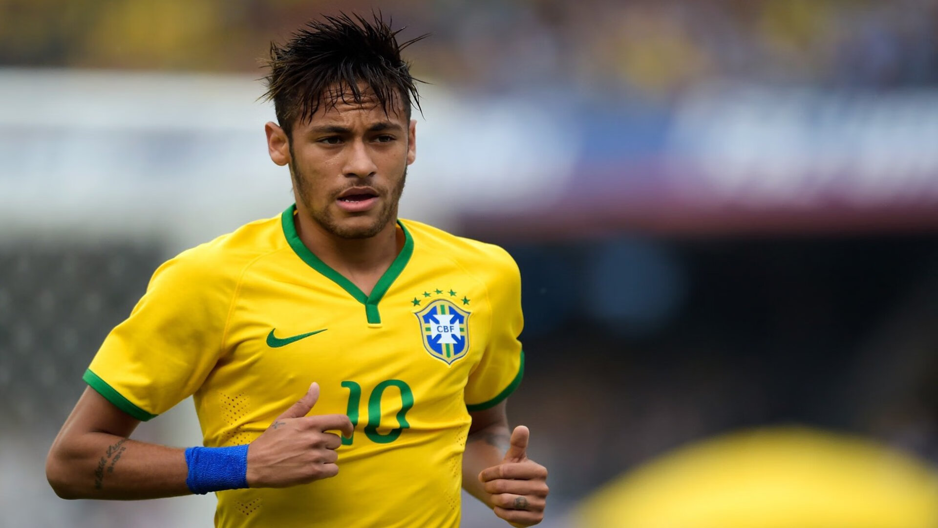 地缘封锁与绿茵救赎，拜仁铁幕下的伊朗困局与迪亚斯关键破局