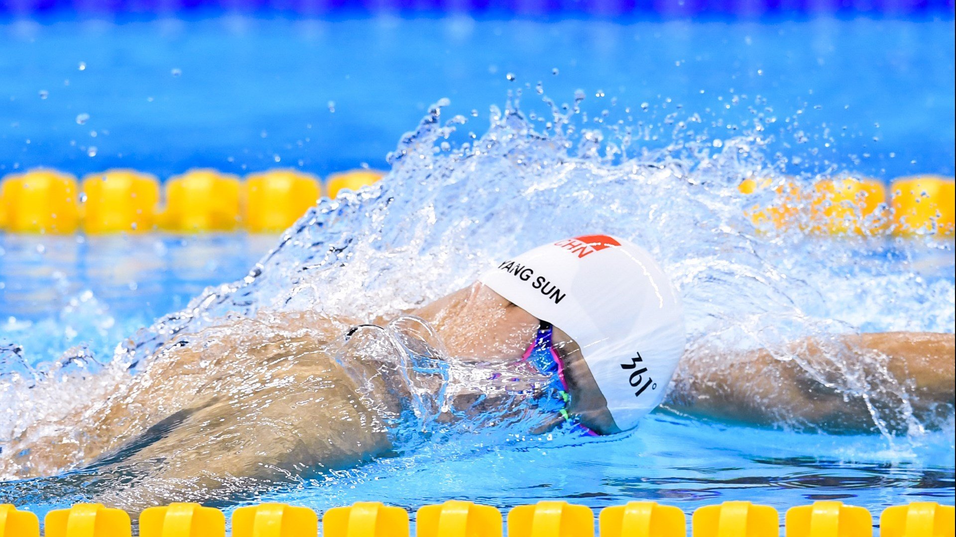 赛道上的指挥家，F1新赛季揭幕战之夜，小贾伦如何带动全队节奏